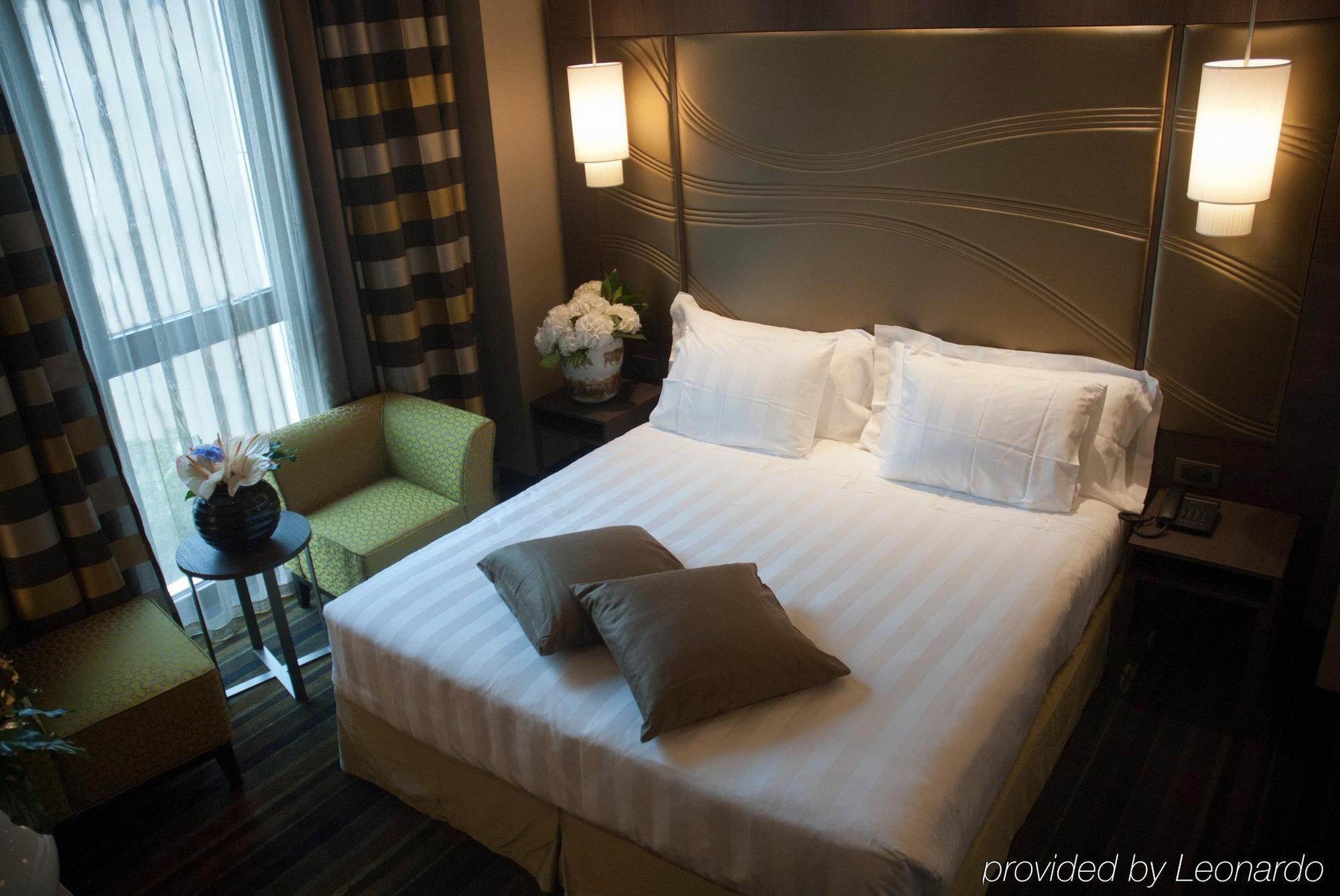 Uptown Palace Hotel Milan Room photo